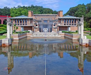 フランク・ロイド・ライト(設計)《旧・帝国ホテル ライト館》の玄関部分(移築) 博物館明治村にて