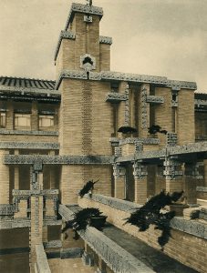 高梨由太郎 編『帝國ホテル』洪洋社, 1923年 より 第26図「帝國ホテル 渡り廊下と右翼の一部」 個人蔵