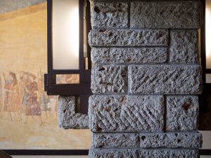 自由学園 明日館、ホール内部の大谷石柱|2016年|東京都豊島区 撮影=大洲大作 (C)Daisaku Oozu