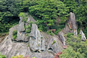 那谷寺「奇岩遊仙境」|2016年|石川県小松市那谷町 撮影=宇都宮美術館「石の街うつのみや」展 調査・撮影チーム (C)Utsunomiya Museum of Art
