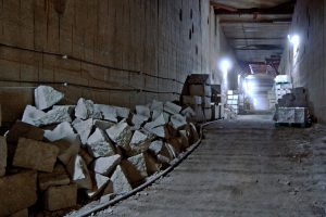 滝ヶ原石の石切場坑内|2016年|石川県小松市滝ヶ原町|調査協力=石材荒谷商店+小松市立博物館 撮影=宇都宮美術館「石の街うつのみや」展 調査・撮影チーム (C)Utsunomiya Museum of Art