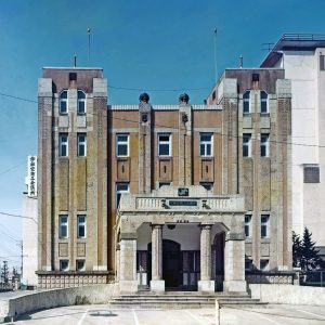 旧・宇都宮商工会議所、正面|1979年|宇都宮市中央本町 撮影=藤原設計事務所 (C)Fujiwara Architect & Associates