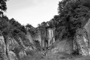 立岩(観察地点13)|2016年|宇都宮市大谷町 撮影=宇都宮美術館「石の街うつのみや」展 調査・撮影チーム (C)Utsunomiya Museum of Art