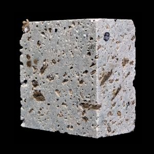 ダイヤモンド・カッターで裁断・研磨した大谷石(虎目)|2016年|加工=大谷石産業 撮影=宇都宮美術館「石の街うつのみや」展 調査・撮影チーム (C)Utsunomiya Museum of Art