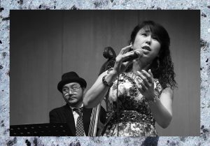 ヴォーカルの増渕淳子 氏|2017年|於・宇都宮美術館 講義室 撮影=宇都宮美術館「石の街うつのみや」展 調査・撮影チーム (C)Utsunomiya Museum of Art